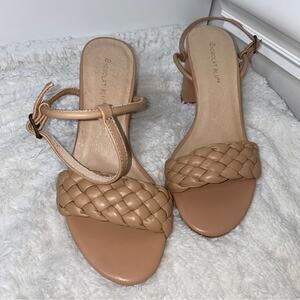 Chocolat Blu Chaya Tan Braided Toe Strap Ankle Strap Block Heels Size 7
